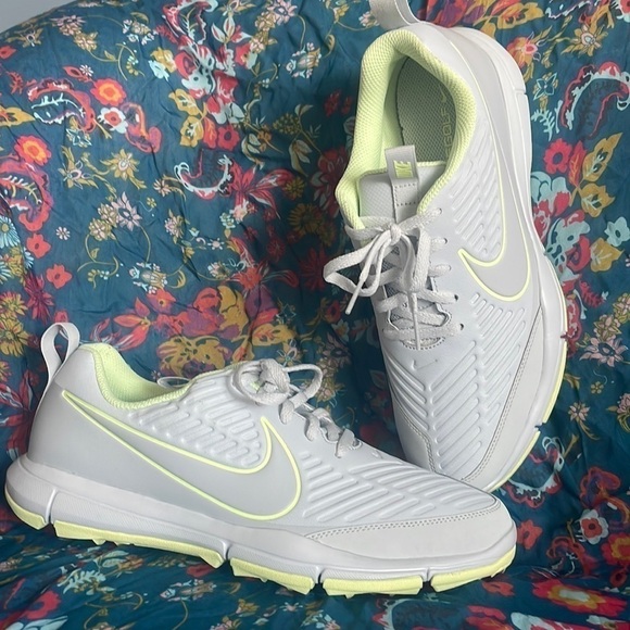 Brand New Nike Golf Shoes Lace Up Sneakers Light Gray & Yellow Traction Modern - Picture 1 of 15